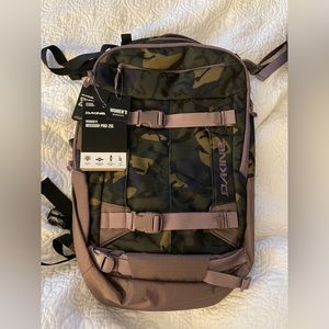 NWT - DAKINE Mission Pro Backpack 25L